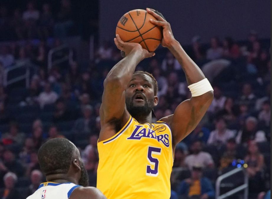 Ayton anotó 20+10 4 veces en los primeros 13 partidos, y solo jugó 6 partidos la temporada pasada.